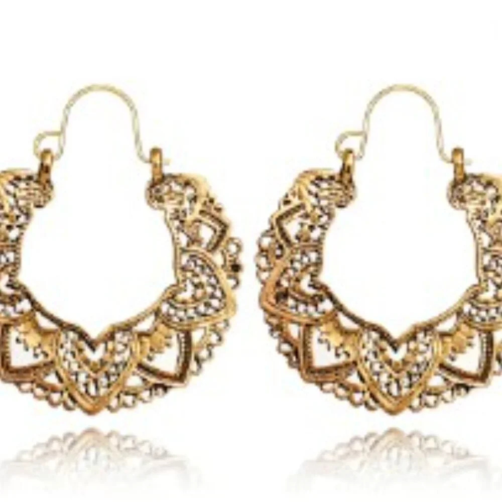 2 pairs! Silver-toned & Gold-toned Lacy Filigree & Floral Hoops - Picture 3 of 7